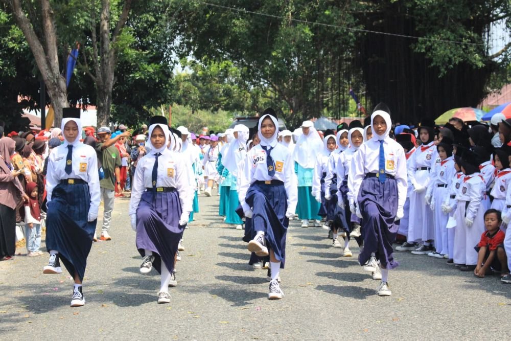 Gerak Jalan Pelajar Semarakkan HUT ke-81 RI, Tanamkan Disiplin dan Cinta Tanah Air Sejak Dini