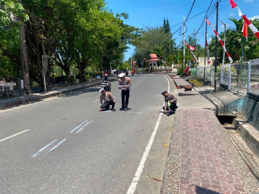 Pelajar Tewas Tabrak Ambulans Parkir di Luwuk, Polisi Ingatkan Bahaya Ngebut Tanpa Helm