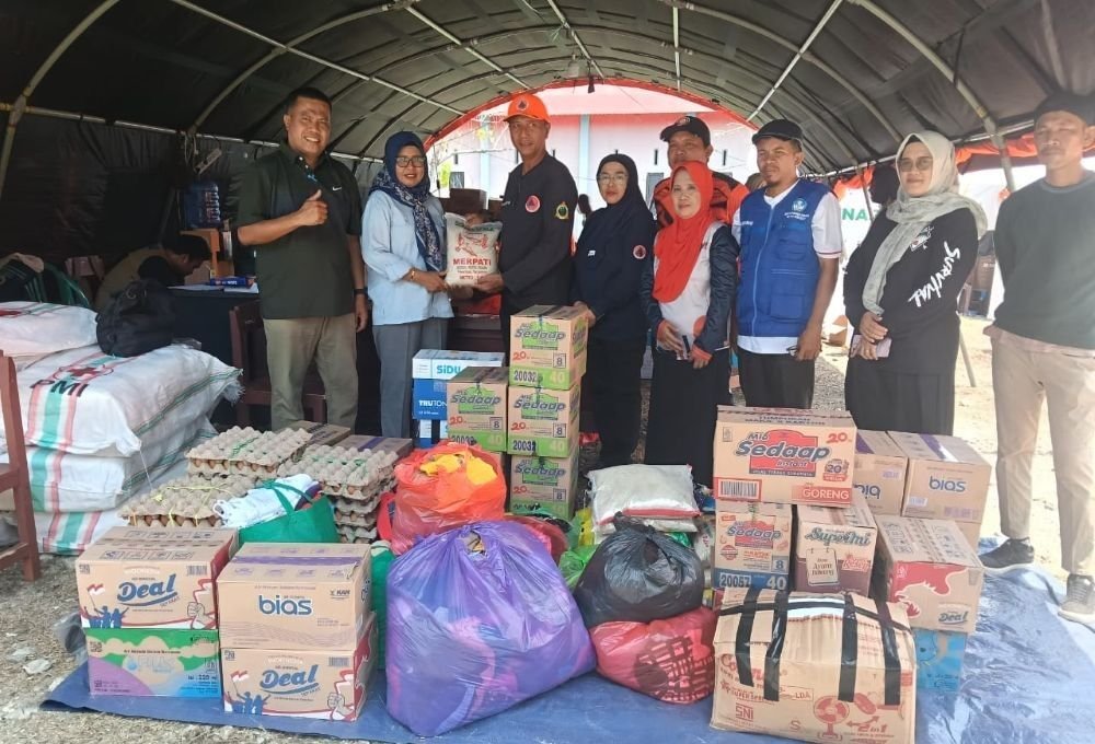 Disdikbud Parimo Salurkan Bantuan untuk Warga Terdampak Banjir Avolua