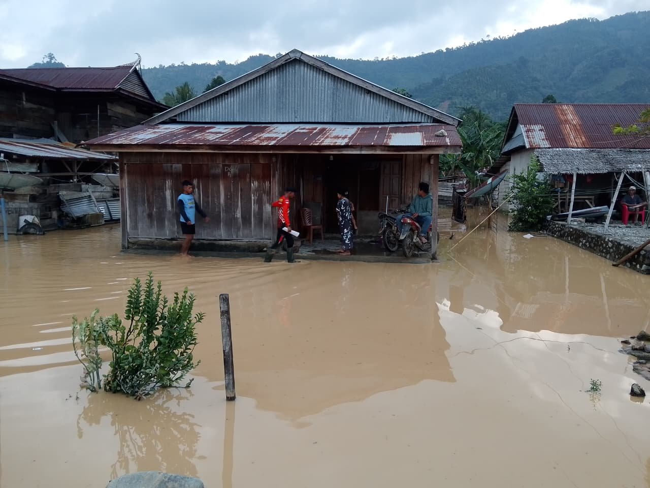 Banjir Kasimbar Belum Surut, Jembatan Peningka Putus dan 188 KK Terdampak