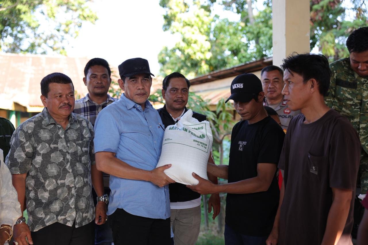 Salurkan Bantuan Pangan, Bupati Parimo Soroti Kendala Distribusi ke Wilayah Terpencil