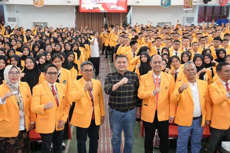 Munafri Minta Mahasiswa Terus Upgrade Diri agar Dibutuhkan Dunia Kerja