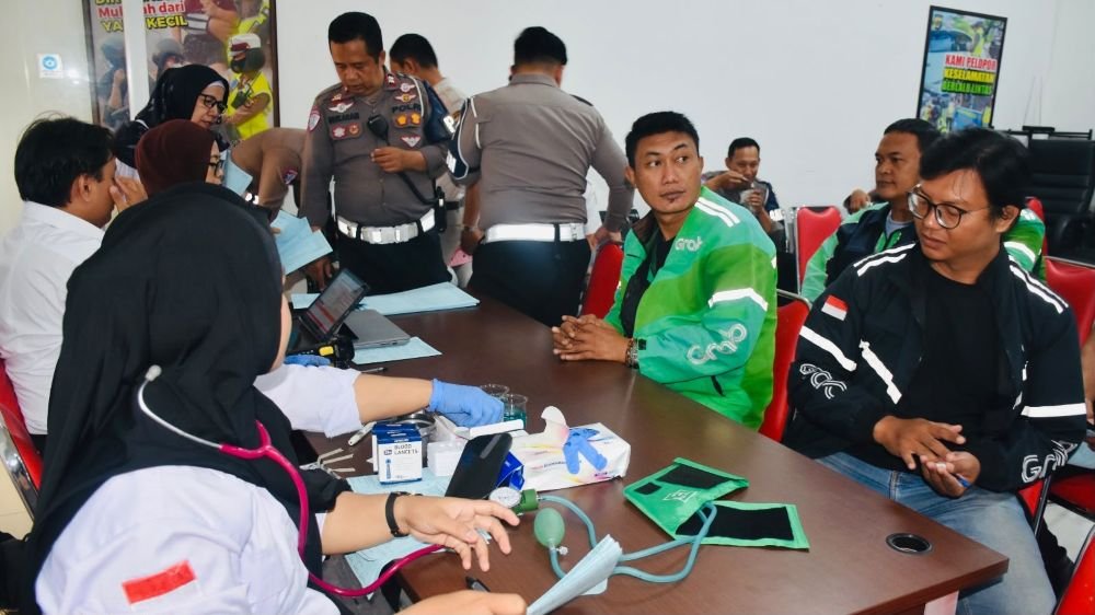 Jelang Hari Lalu Lintas ke-71, Ojol hingga Pegawai Ikut Donor Darah