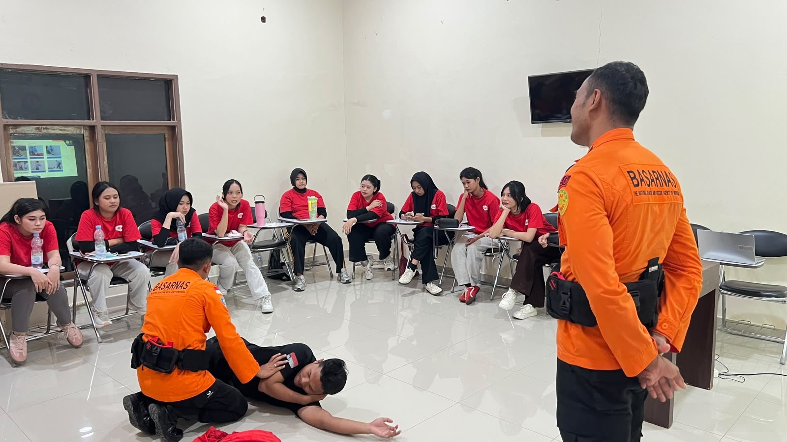 Siswa Dirgantara Flight School Palu Praktik Penanganan Korban Bersama Basarnas