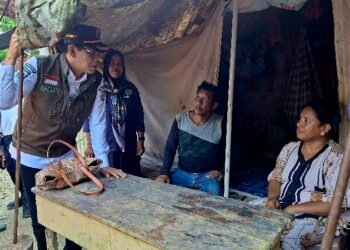 Dua Tahun Tinggal di Huntara, Bupati Parimo Tinjau Korban Banjir Sibalago