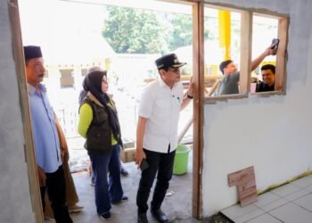 Tinjau Revitalisasi Sekolah, Erwin Burase Kawal Penyelesaian Tepat Waktu