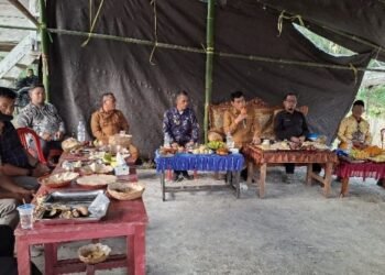 Diskusi dengan Bupati Parimo, Warga Toriapes Kasimbar Keluhkan Akses Jalan Rusak