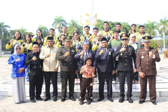 Peringati Hari Sumpah Pemuda, Wabup Parimo Serahkan Penghargaan kepada Atlet Berprestasi