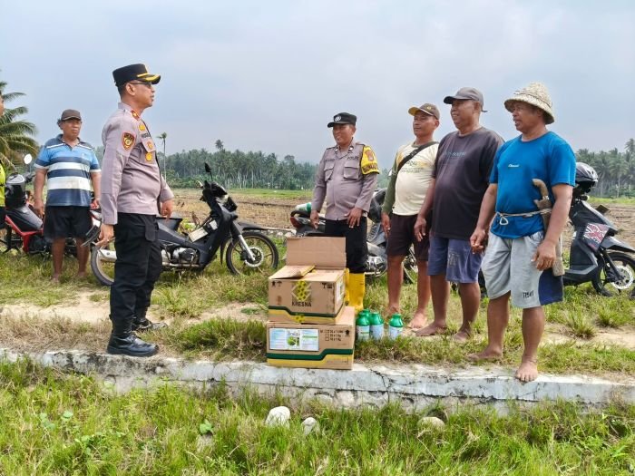 Petani Jagung Pombalowo Dapat Bantuan Pestisida dari Polres Parimo