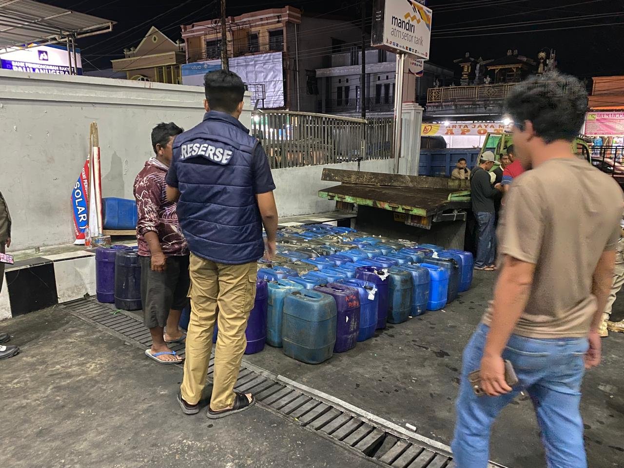 Polres Parimo Amankan 3.072 Liter BBM Bersubsidi, Dua Sopir Diperiksa