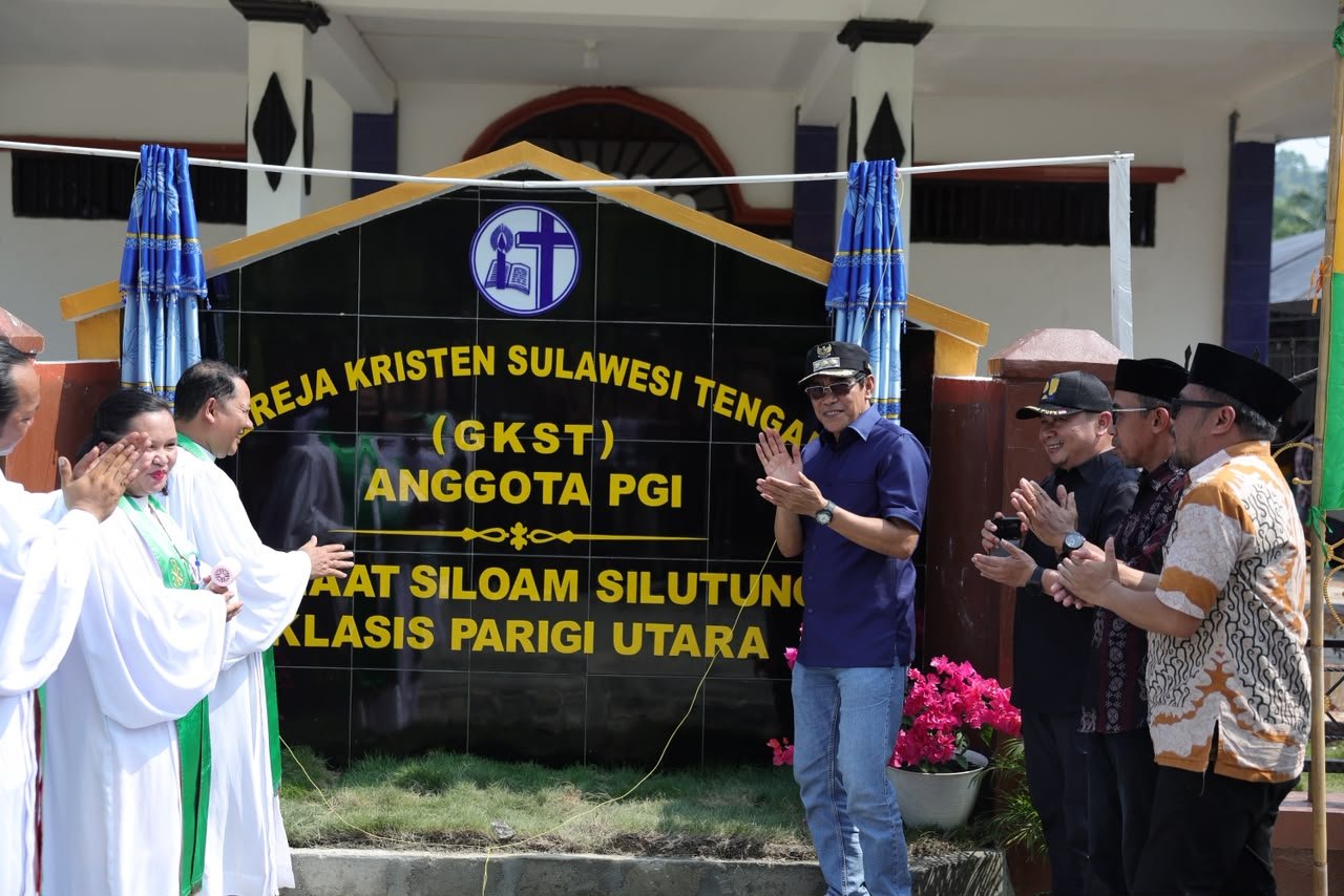 Setelah 30 Tahun, Bupati Parimo Resmikan Gereja Jemaat Siloam Silutung