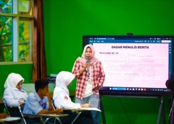 Siswa SMK Negeri 1 Toribulu Dibekali Pengetahuan Jurnalistik Dasar