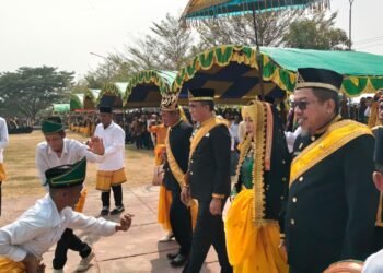 HUT ke-27 Buol, Anwar Hafid Ikuti Prosesi Adat Istana Raja