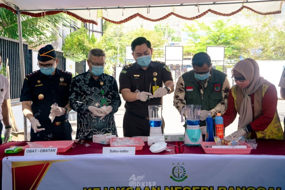 Kejari Banggai Musnahkan 405 Gram Sabu dari 16 Perkara Pidana