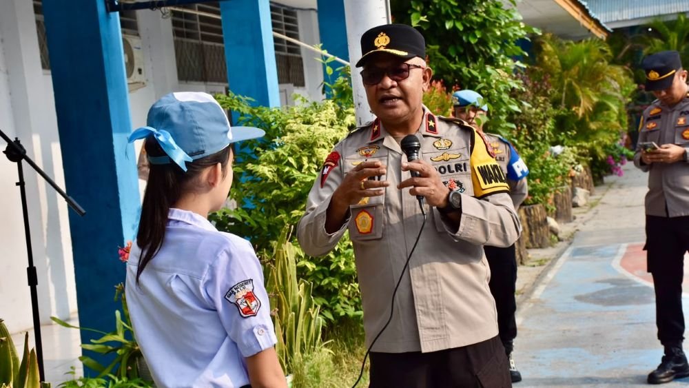 Wakapolda Sulteng Ingatkan Pelajar SMAN 1 Palu soal SIM dan Bahaya Judi Online