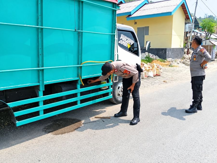 Polisi Amankan yang Diduga Digunakan dalam Aksi Sedot Solar Truk di Luwuk